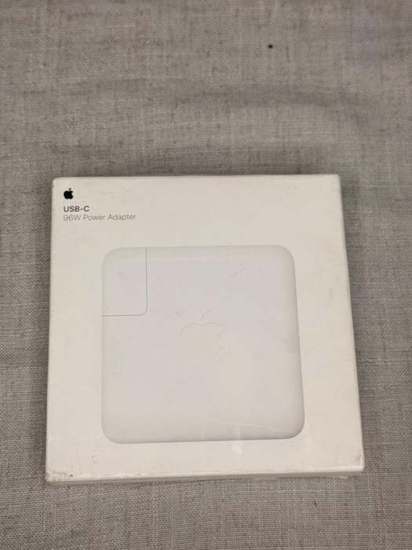Apple 96W USB-C para MacBook y iPad (en caja)